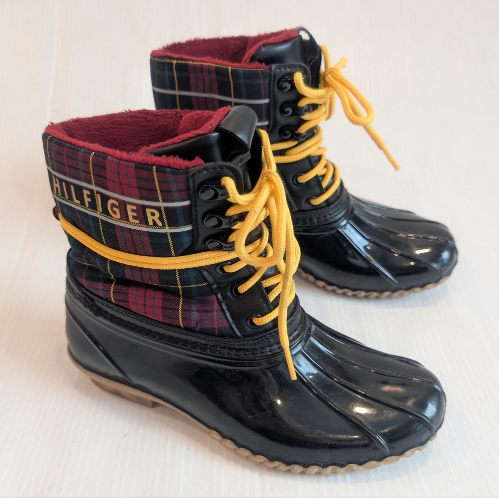 TOMMY HILFIGER Hessa Women's Black and Red Plaid Duck Boots Size 7 - Picture 2 of 9